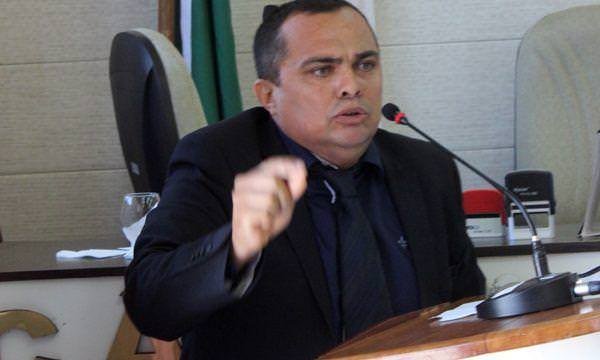 Vereador diz que prefeito de Tefé mente ao afirmar que vai conceder bolsa de estudos e ingressa com ação no MP