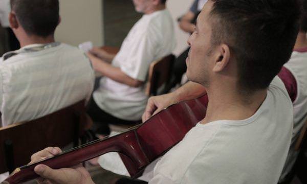 Presos do Compaj-Fechado participam de aula de música