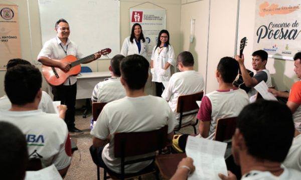 Projeto de música nos presídios do Amazonas estimula a criatividade dos reeducandos