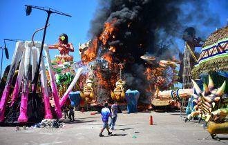 Incêndio destrói alegoria do Caprichoso nas vésperas do festival