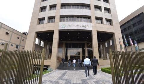 Deferida indenização a trabalhadora que teve doenças nos membros superiores agravadas pelo serviço