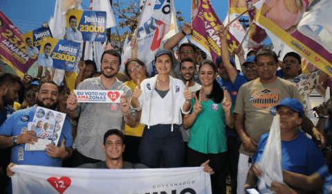Na Matinha, Rebecca apresenta propostas e visita moradora mais antiga do bairro