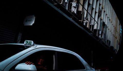 Taxista com licença obtida antes de dezembro de 2015 pode ter outra profissão, decide TJAM