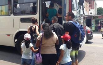 Eleitores reclamam da falta de ônibus disponível para deslocamento às seções eleitorais