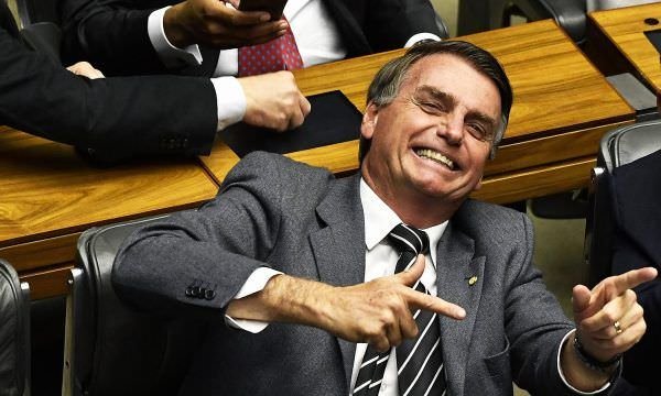 Estimulado por Bolsonaro, Congresso derruba veto e perdoa dívida bilionária de igrejas