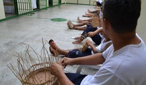 Vinte e seis internos recebem certificação profissional em presídio de Itacoatiara