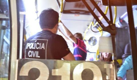 PM prende 14 homens e apreende seis adolescentes entre a noite de domingo e a madrugada desta segunda-feira