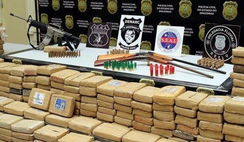 SSP-AM apreende meia tonelada de drogas e prende dois traficantes em Operação Banzeiro