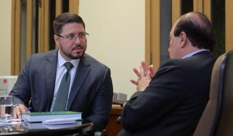 Governo conectado com políticas públicas