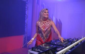 DJ Cady faz show exclusivo cheio de remix brasileiro para encerrar o Brazil Fashion Forum