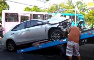 Acidente na avenida Brasil deixa uma pessoa lesionada