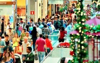 Pesquisa: 9,3 milhões de brasileiros devem ir às compras de Natal na última hora, estimam CNDL/SPC Brasil