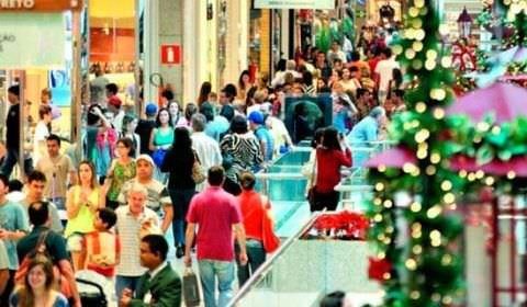 Pesquisa: 9,3 milhões de brasileiros devem ir às compras de Natal na última hora, estimam CNDL/SPC Brasil