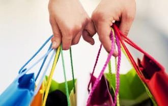 Consumidores devem passar o Réveillon com roupa nova, mostra levantamento da CNDL/SPC Brasil