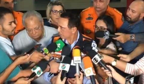 Governador anuncia cheque de R$ 900 para famílias atingidas por incêndio