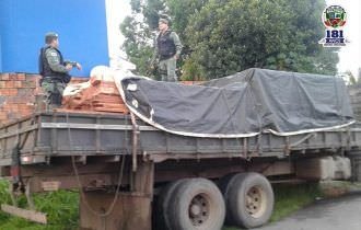 Batalhão de Policiamento Ambiental apreende transporte ilegal de madeira e carvão mineral