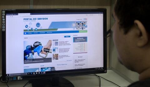 Governo do Amazonas paga reajuste de 9,38% de servidores da Seduc-AM