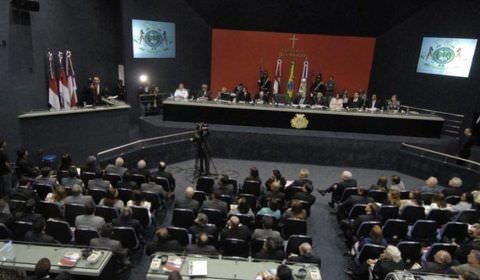 Deputados do Amazonas gastam R$ 4 mil para ouvir ‘Sons das Cachoeiras’