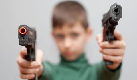 Menino de 11 anos é apreendido com revólver dentro de coletivo em Manaus