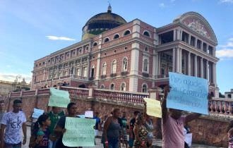 Vítimas do incêndio no Educandos fazem manifestação pacífica na posse de Wilson Lima