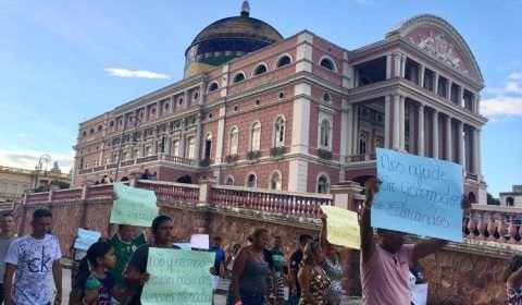 Vítimas do incêndio no Educandos fazem manifestação pacífica na posse de Wilson Lima