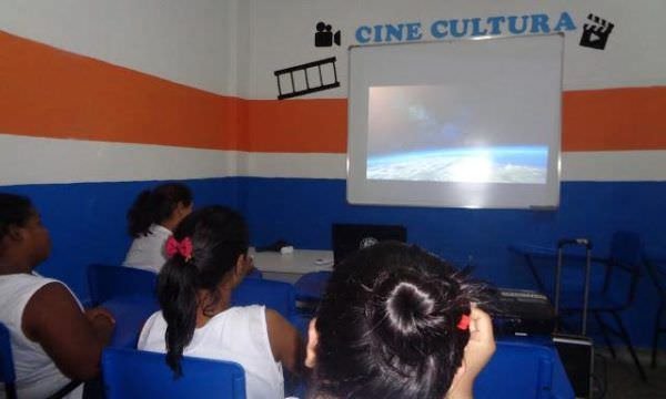 Cinema é usado como terapia para ajudar ressocialização nos presídios