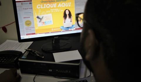 Prefeitura encerra prazo para remanejamento do Bolsa Idiomas neste domingo, 27
