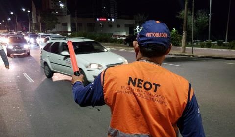 Mais de 30 motoristas são flagrados dirigindo sob o efeito de álcool no final de semana