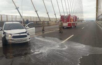 Motorista sofre acidente na Ponte Rio Negro ao derrapar em ‘Poça d’água’