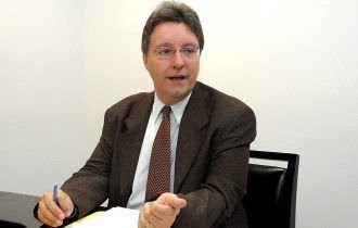 Com medo da PF, Luiz Castro lança edital para substituir contratos da merenda