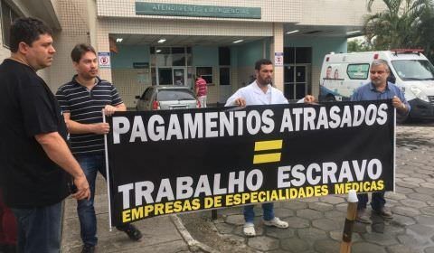 Empresas que prestam serviços para Susam fazem manifestação por pagamentos atrasados 