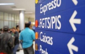 Caixa paga abono do PIS nesta terça-feira a nascidos em março e abril com contas no banco