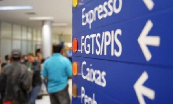 Caixa paga abono do PIS nesta terça-feira a nascidos em março e abril com contas no banco