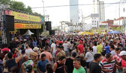 LGBT Folia celebra diversidade em ritmo de Carnaval