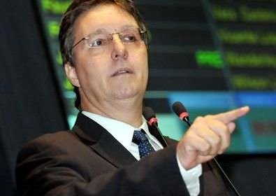 Dispensa de licitação no valor de R$ 46 milhões para transporte escolar é suspeita”, aponta deputado