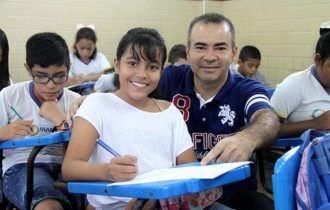 Prefeitura de Manaus pagará 14º salário a mais de 1 mil educadores na próxima sexta