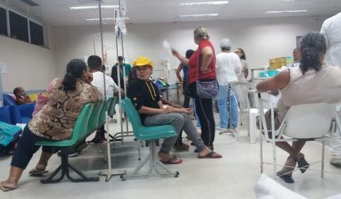 Pacientes do Hospital 28 de Agosto passam ‘sufoco’ na sala de medicação
