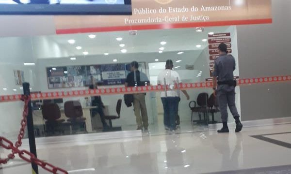 Criança é estuprada e morre nos braços da mãe dentro de shopping de Manaus