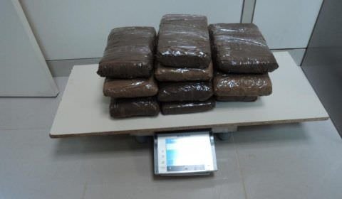 Polícia Federal prende duas mulheres por tráfico de drogas no aeroporto de Manaus
