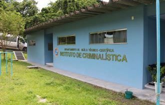 Durante operação, perícia coletou vestígios de DNA e ferramentas usadas em clínica de aborto em Manaus