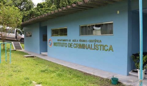 Durante operação, perícia coletou vestígios de DNA e ferramentas usadas em clínica de aborto em Manaus