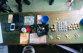 No interior, PM prende 26 pessoas, apreende nove armas e quase R$ 160 mil em espécie