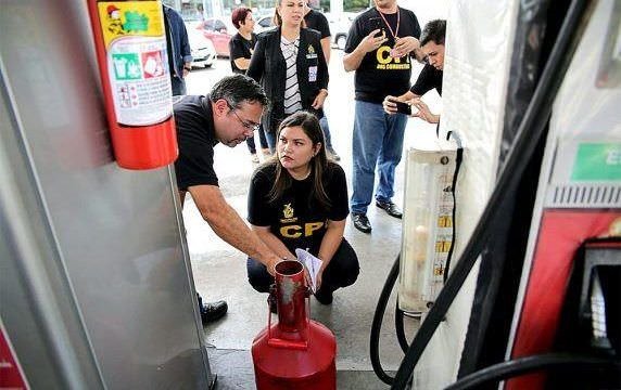 CPI dos Combustíveis realiza blitz em postos de gasolina em Manaus