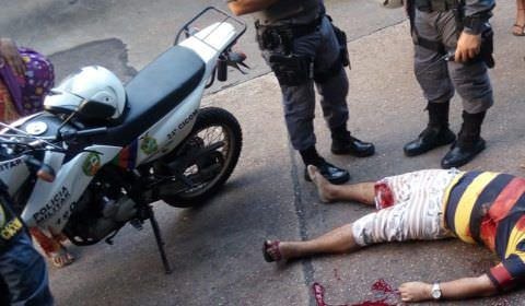 Homens entram com carro e matam rapaz no Terminal 1