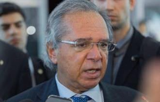Governo estuda liberar saques em contas ativas do FGTS, diz Guedes