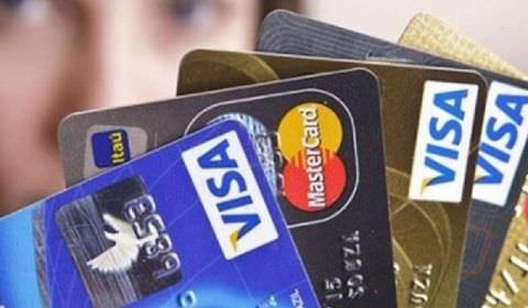 83 milhões de brasileiros possuem ao menos uma compra parcelada, mostra levantamento da CNDL/SPC Brasil