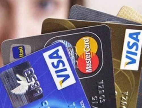 Percentual de famílias com dívidas cresce, mas inadimplência cai