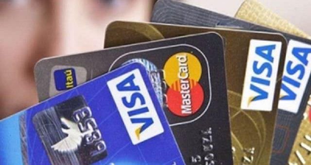 Percentual de famílias com dívidas cresce, mas inadimplência cai