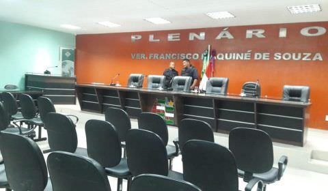 Confusão no cancelamento da sessão que ia votar a cassação do prefeito de Iranduba (Veja o vídeo)