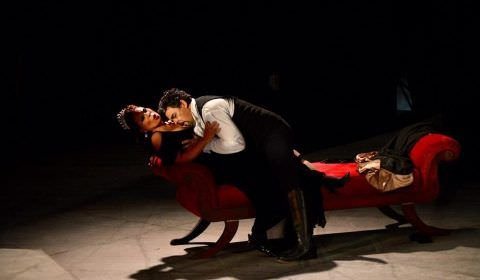 ‘Tosca’ estreia no FAO com elenco afinado e ritmo intenso